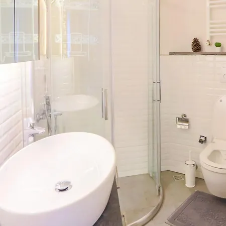 Center 5 Mins To Marmaray Uskudar Shore Apartamento
